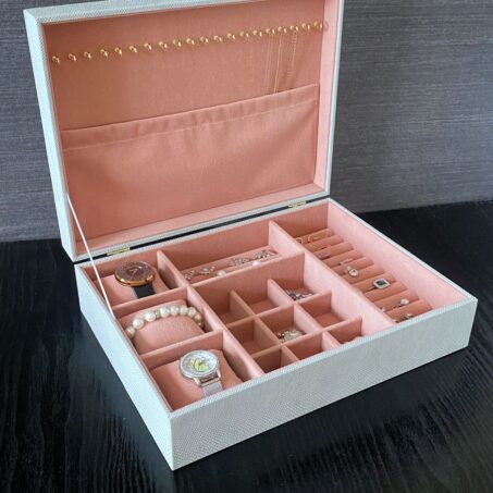 4-SLOT Square Travel Case – กล่องสี่เหลี่ยมจัตุรัส 4 ช่องพกพา**