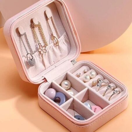CLAMSHELL Mini Travel Box – กล่องพกพาทรงเปลือกหอย**