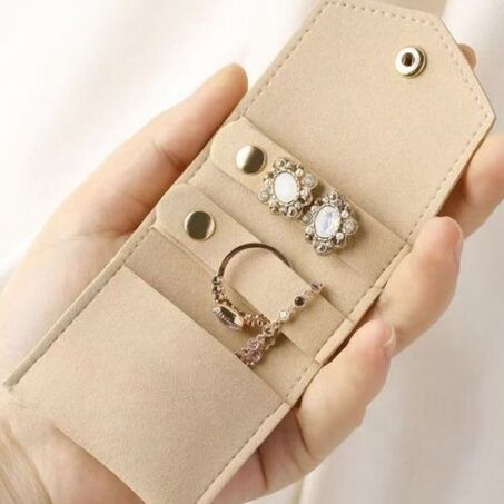 MINI CLAMSHELL Travel Box – กล่องพกพาทรงเปลือกหอย**