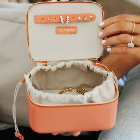 DOUBLE TIER Round Travel Case – กล่องทรงกลม 2 ชั้นพกพา**