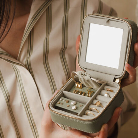 PACK 2 Square Travel Case – แพค 2 กล่องสี่เหลี่ยมพกพา**